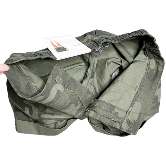 New with Tags Sanctuary Social Standard Women's Hero Relaxed Camo Utility Shorts - Picture 7 of 16